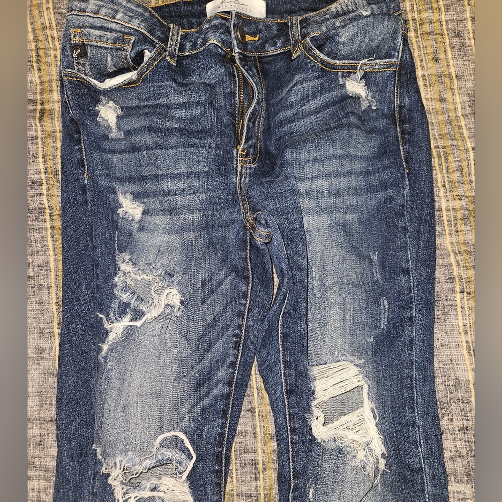 Destressed skinny jeans